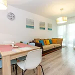 2br Lakeside Haven W Ac By Nw Apartment