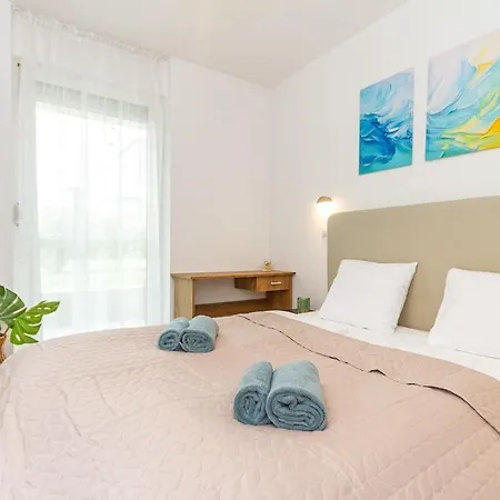 2br Lakeside Haven W Ac By Nw Daire Siofok