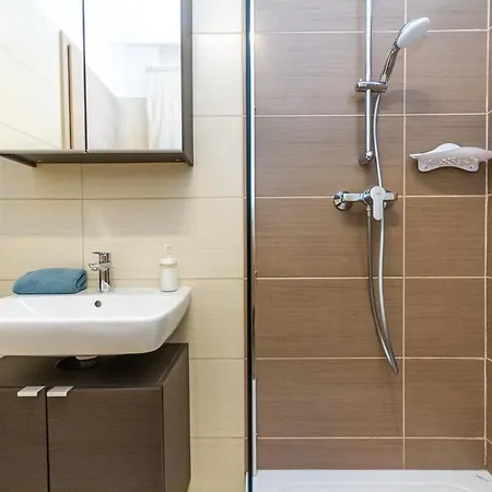 2br Lakeside Haven W Ac By Nw Daire Siofok