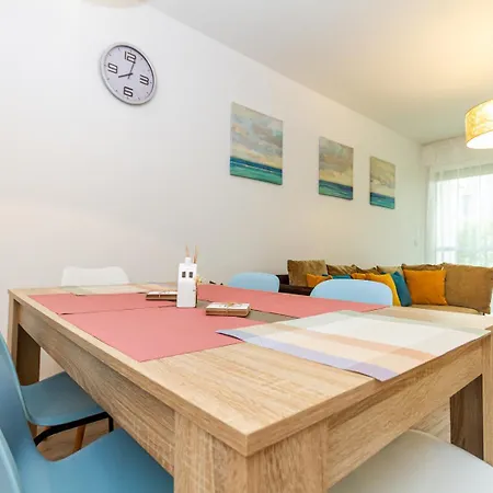 2br Lakeside Haven W Ac By Nw *
