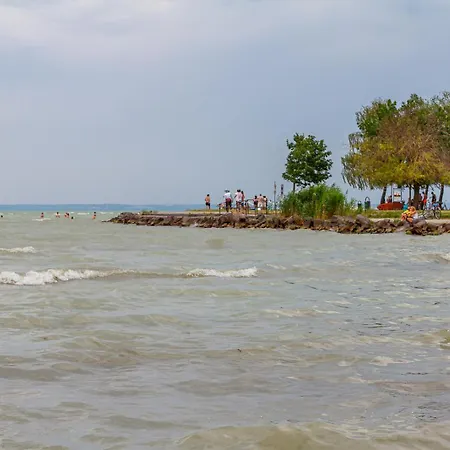 2br Lakeside Haven W Ac By Nw Daire Siofok