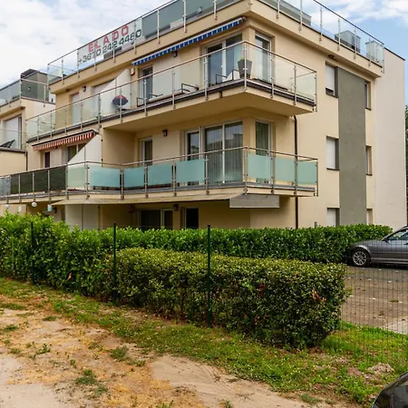 2br Lakeside Haven W Ac By Nw Lägenhet Siófok